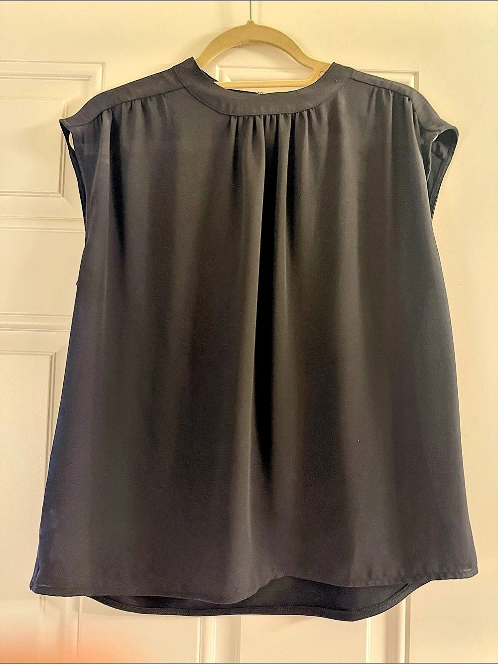 Ann Taylor Black Blouse Size Small Like New